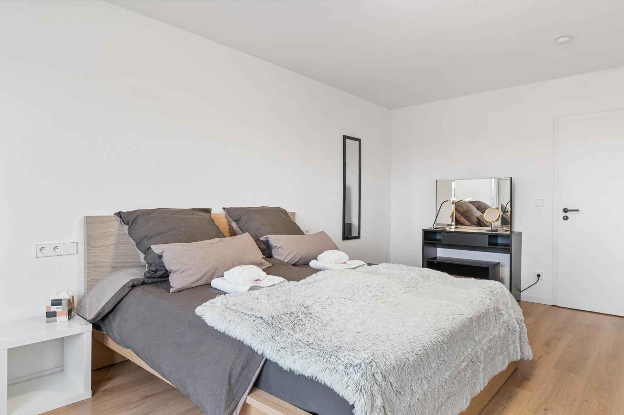 Neu: Stylische Suite Mit Ausblick Зинделфинген Екстериор снимка